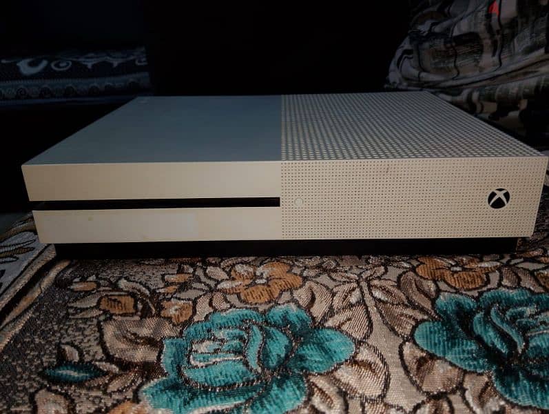 جهاز xbox one s منافس بلستيشن 4 اقرا الوصف 7