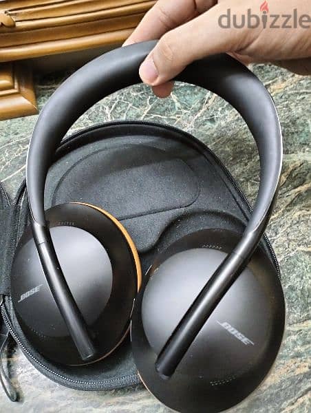 Bose noise cancelling headphones 700 4