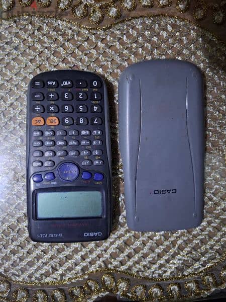 ألة حاسبة Casio fx 82 1