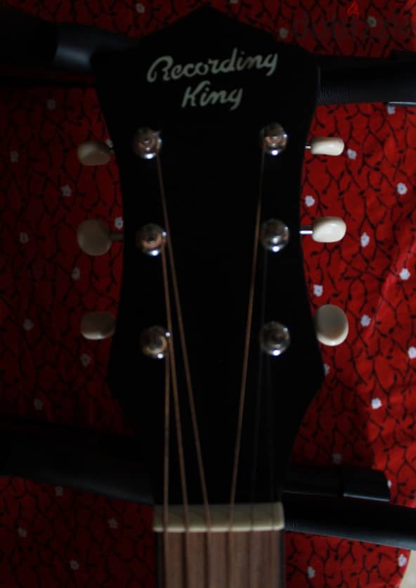 Acoustic Guitar: Recording King (Model: RDS-7-TS) 2