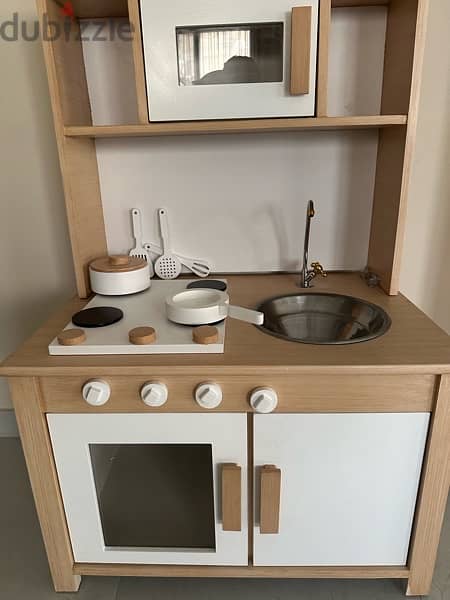 Play kitchen brand new 1