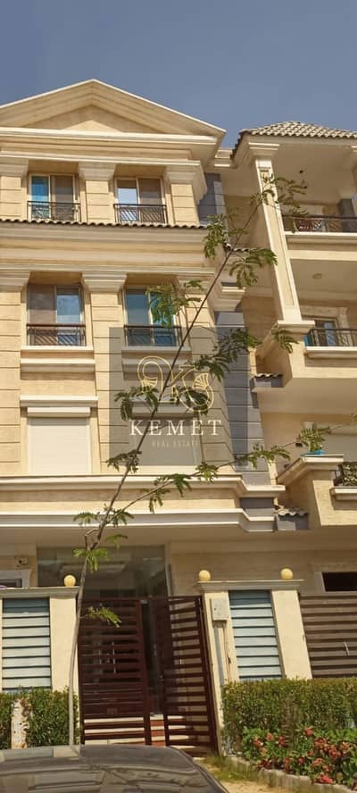 195 sqm apartment, first floor, super luxurious finishing, very luxurious building, fully inhabited, distinctive location, directly in front of Mounta