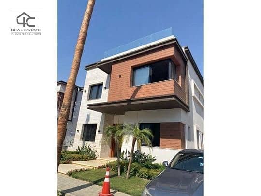 Town house corner 208m for sale ready to move  prime location under market price  bahary view landscape in Sodic east compound 12