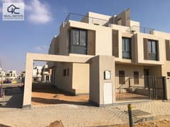 Town house ready to move under market price in sodic east 208m prime location bahary with open view