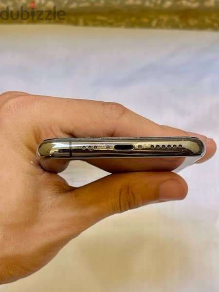 iPhone XS 3