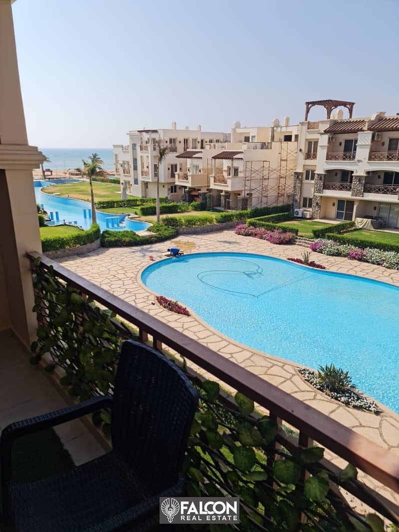 In installments over 8 years, a first-floor chalet, 110 square meters, two rooms, fully finished, SEAVIEW, in Blue Blue, Ain Sokhna, BLue BLue, 40% ca 5