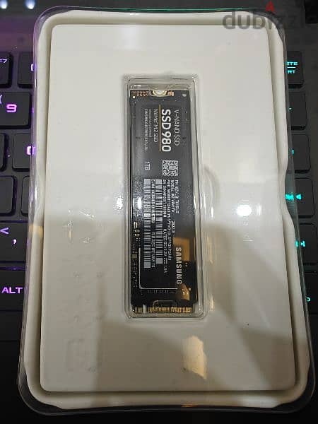 Samsung 980 1TB NVMe PCIe M. 2 SSD 1