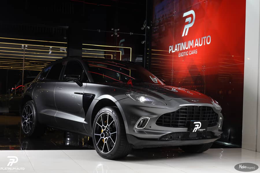 Aston Martin DBX 2021 4