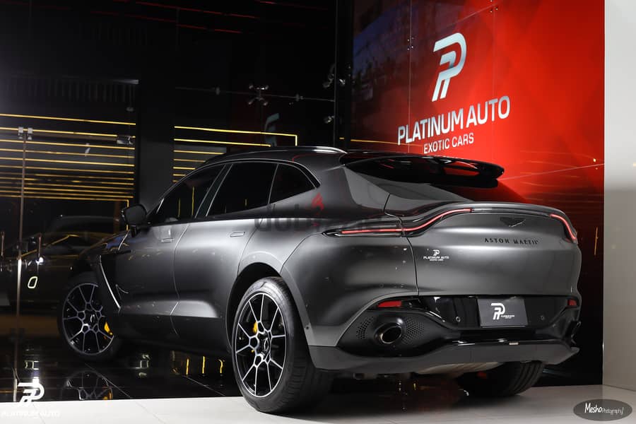 Aston Martin DBX 2021 7