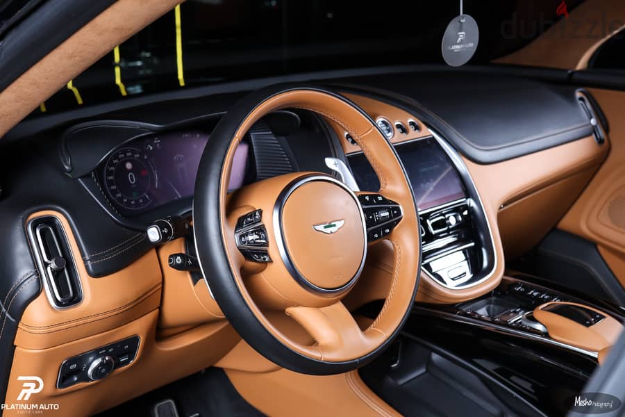 Aston Martin DBX 2021 10