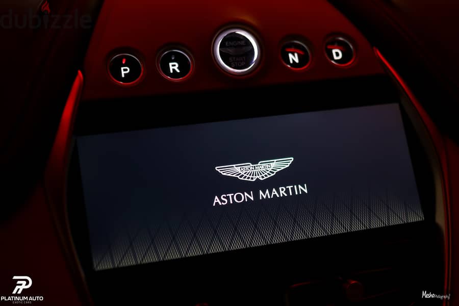 Aston Martin DBX 2021 18