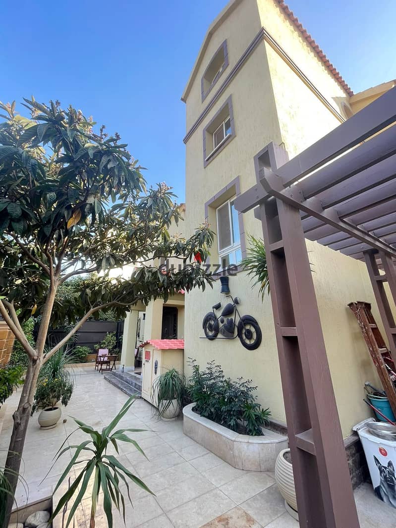 فيلا للبيع  فاخرة تشطيب مميز بحمام سباحة خاص في مدينتي  Luxury villa for sale, distinctive finishing, with a private pool, in Madinaty 12