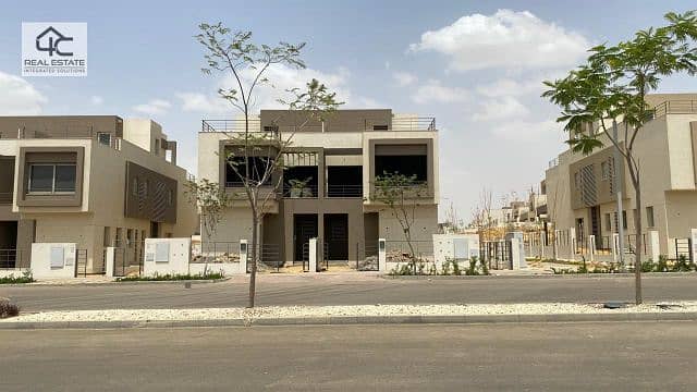 Twin house for sale with prime location in New Cairo, ready to move 6