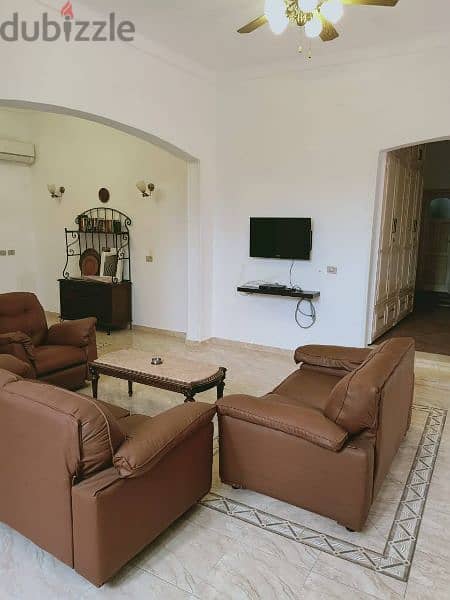 Spacious 4-bedroom villa with pool & garden 10