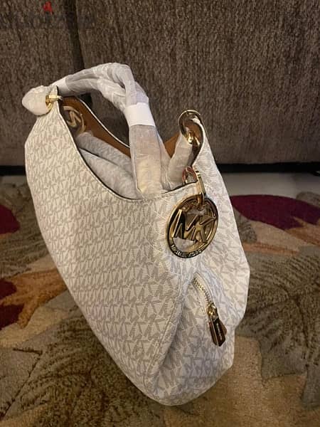 Michel Kors Women 2 bags 1