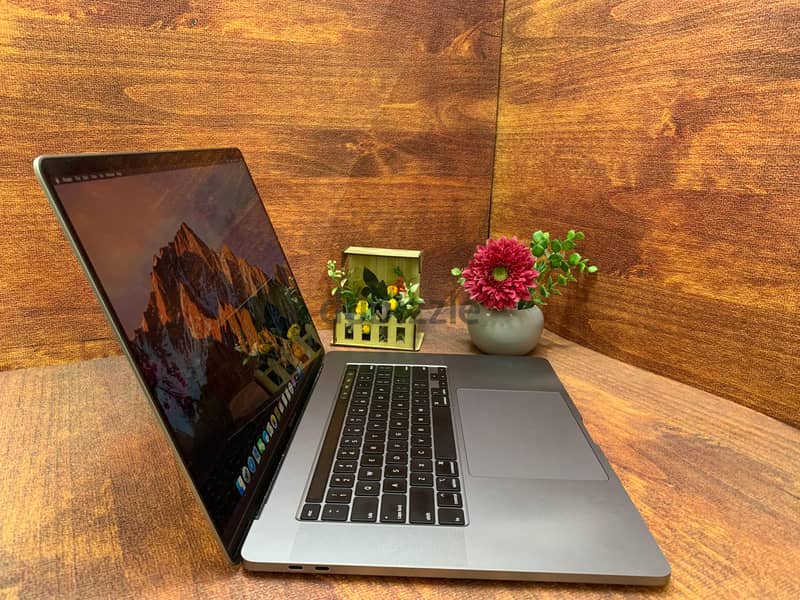 MacBook Pro 2019 (16-inch,Core i9, Ram 32GB,SSD 500GB,GPU 4GB) 3