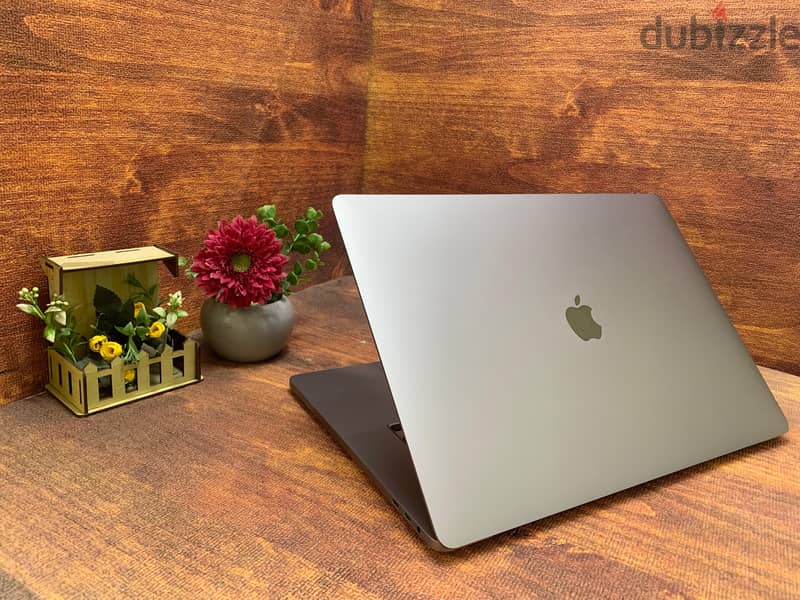 MacBook Pro 2019 (16-inch,Core i9, Ram 32GB,SSD 500GB,GPU 4GB) 4