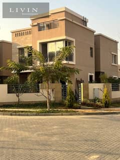 Villa Townhoues corner for sale, 248m, open view, on landscape, in The Butterfly Compound, Mostaqbal City 0