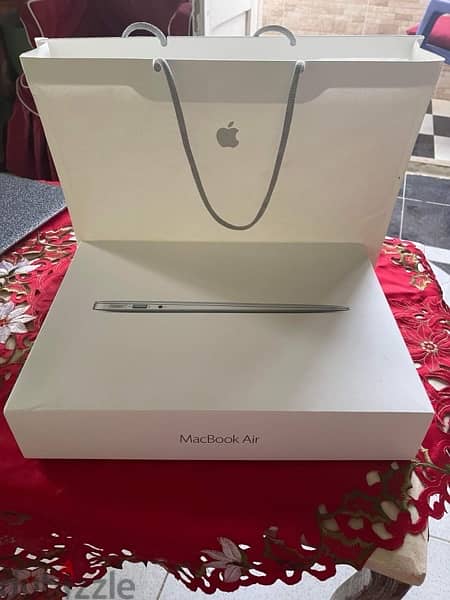 Apple MacBook Air 13.3 inch - Early 2015 Only 82 cycle count 2