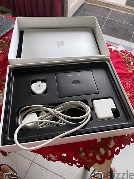 Apple MacBook Air 13.3 inch - Early 2015 Only 82 cycle count 5