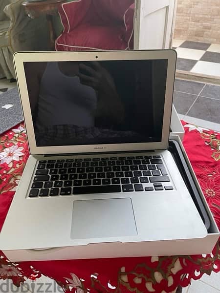 Apple MacBook Air 13.3 inch - Early 2015 Only 82 cycle count 9