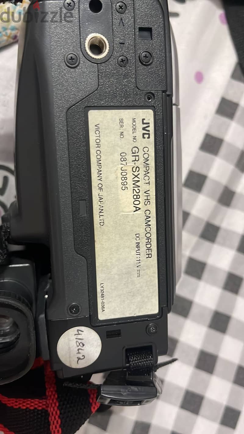 JVC COMPACT VHS CAMCORDER 1