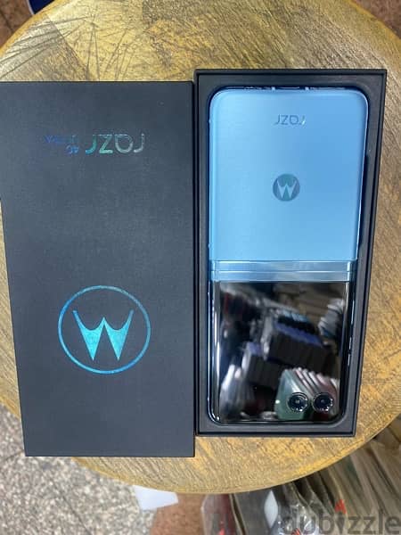 Motorola Razr 40 Ultra 256G Blue جديد 0