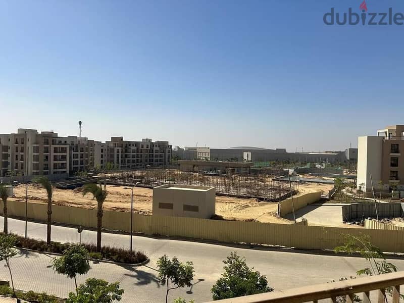 للبيع من مراكز في التجمع الخامس فيلا علي270م داخل districet 5 newland 4