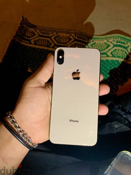 iPhone  Xs max 4