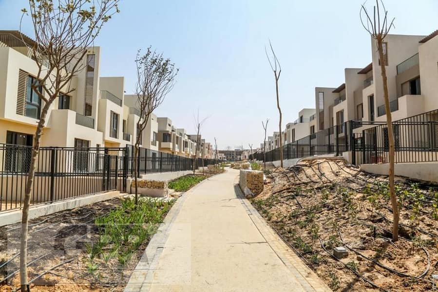 تاون هاوس بسعر لقطه في كمبوند سوديك ايست | Townhouse at a snapshot price in Sodic East Compound 9