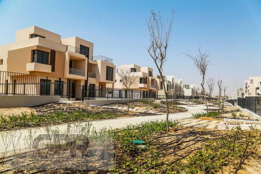 تاون هاوس بسعر لقطه في كمبوند سوديك ايست | Townhouse at a snapshot price in Sodic East Compound 10