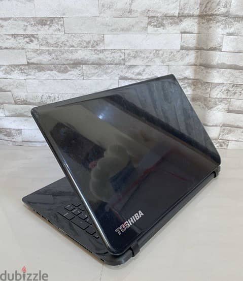 حالتة زيرو Toshiba Core i5 بهاردين الاول 128 SSD و التانى 500 رام 8 5