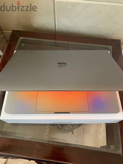 MacBook Pro 15 inch 16GB Ram 512GB Space Gray Radeon pro 560