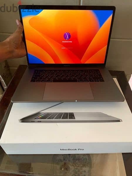 MacBook Pro 15 inch 16GB Ram 512GB Space Gray Radeon pro 560 4