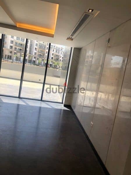 مكتب مميز جدا للإيجار بمساحه 140 سم ب Hyde park التجمع الخامس 4