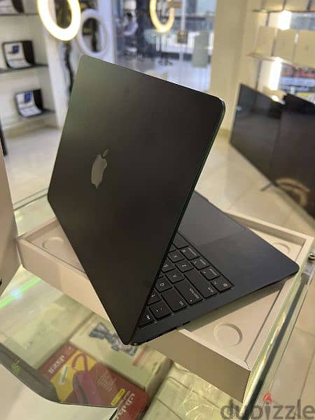 MacBook Air M2 Midnight With All accarouss 6