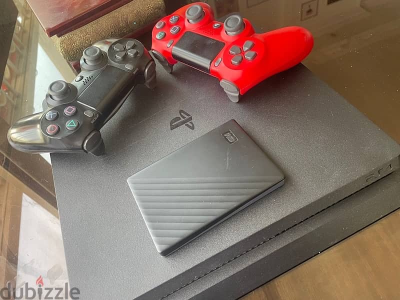 PlayStation 4 slim 3