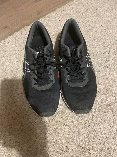 used Shoes and Slidder in a very good condition 2