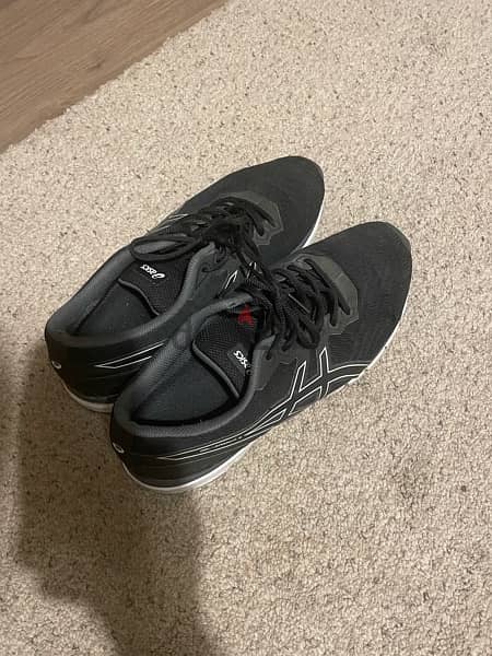 used Shoes and Slidder in a very good condition 3