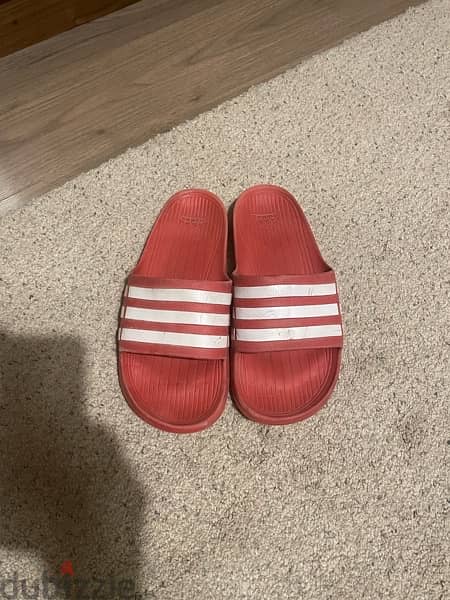 used Shoes and Slidder in a very good condition 4