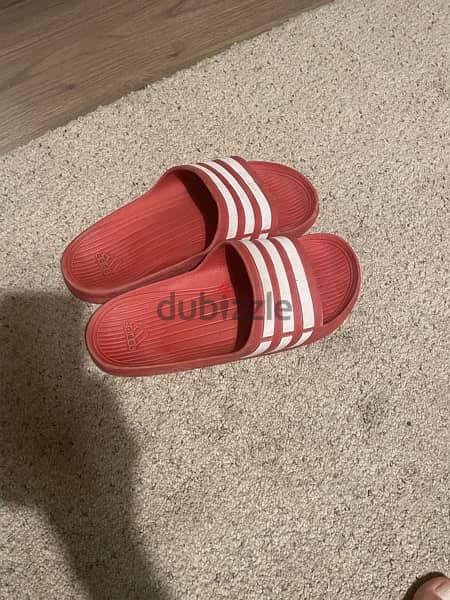 used Shoes and Slidder in a very good condition 5