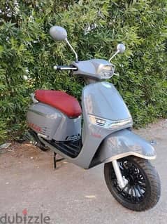 للبيع اسكوتر كواي فيرسيليا 150cc حاله زيرو