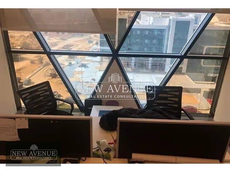 Office 90 m for rent in Cairo Business Plaza 4