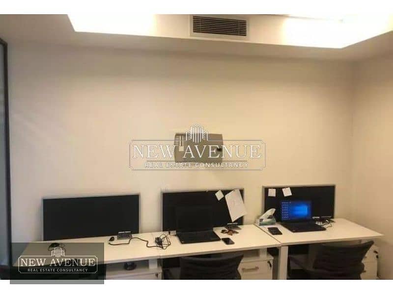 Office 90 m for rent in Cairo Business Plaza 7