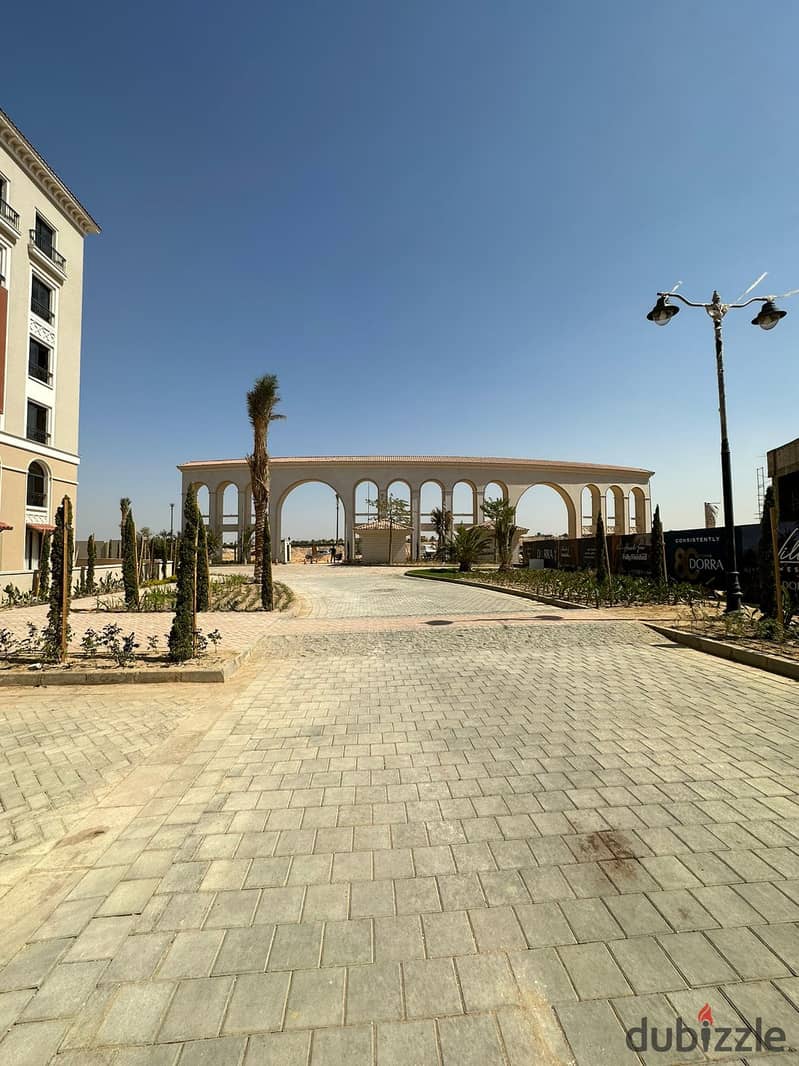 شقة للبيع داخل كمبوند فيلدج ويست درة Village West Dorra  مساحة الشقة : 167م  مرحلة 3 دور 3 استلام 2026 تشطيبالترا سوبر لوكس بالتكيفات باكية في الجراج 8