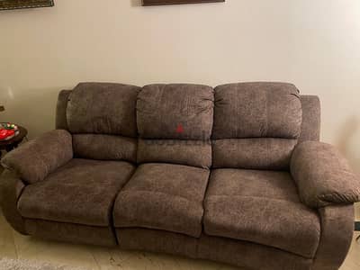 recliner sofa (ليزي بوي)