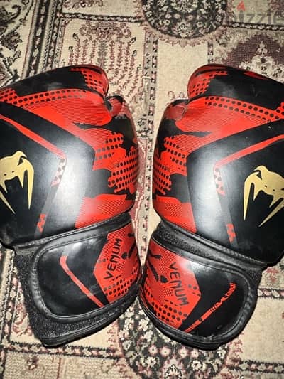 venom original boxing gloves