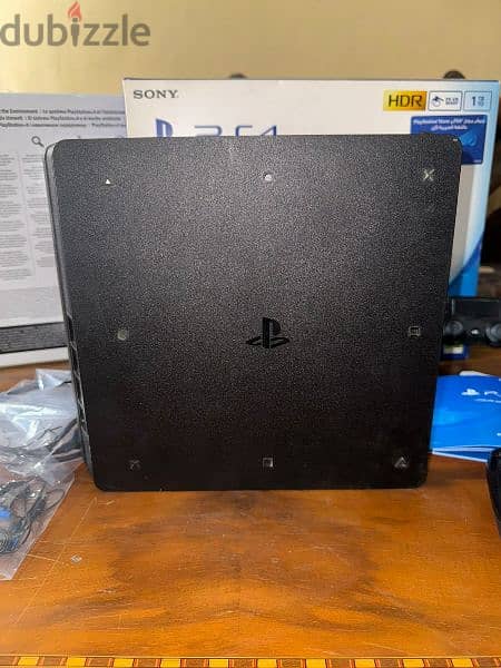 PS4 Slim 1TB Like New 4