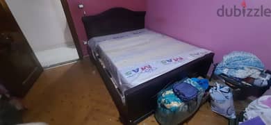 Bed with mattress 0