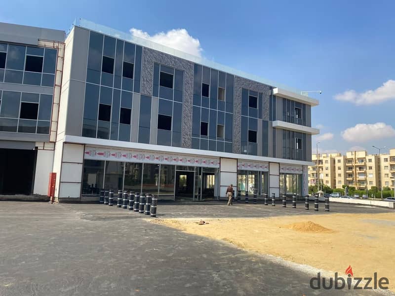 Office For sale 129 meters veiw club house compound dunes in piazza 59 mall elsheik zayed 5